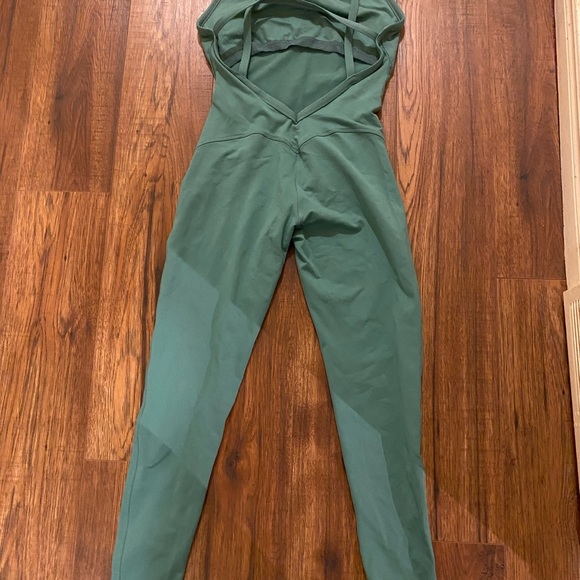 Bombshell sportswear romper - Picture 2 of 2